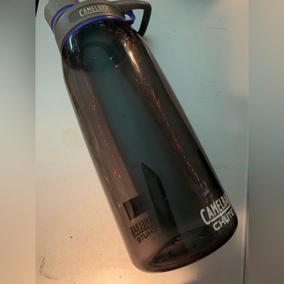 CamelBak 32oz Chute Mag Water Bottle in charcoal/blue/grey - Picture 4 of 4